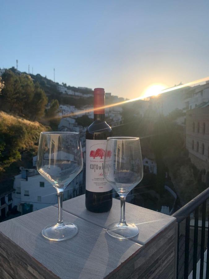 Апартаменты El Balcon De La Roca Setenil De Las Bodegas Экстерьер фото